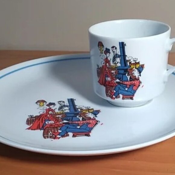 MUGSROYALE JAPAN VINTAGE PEDESTAL PORCELIN PLATES AND TEACUPS 2 SETS OF 2. RARE - Picture 1 of 11